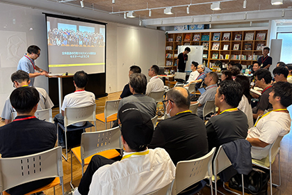 写真：学ぶ様子